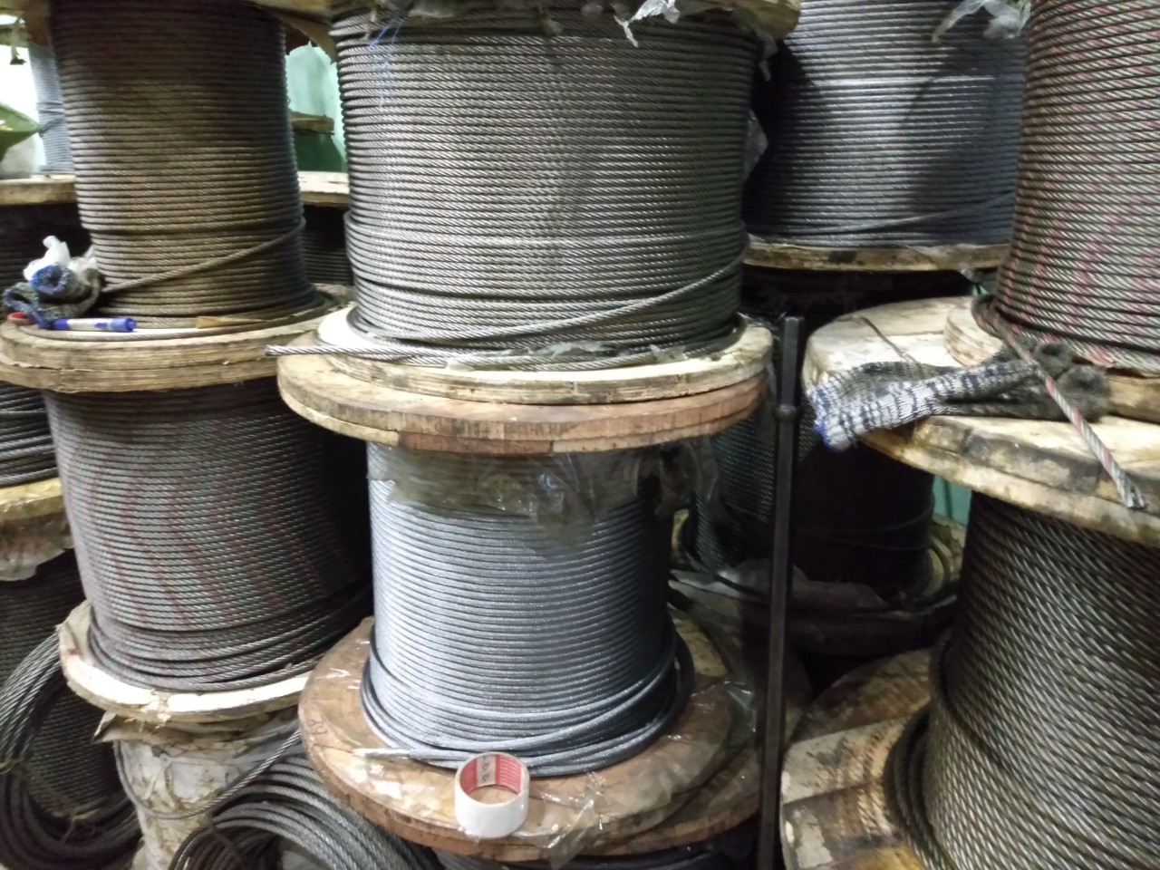 cáp thang máy